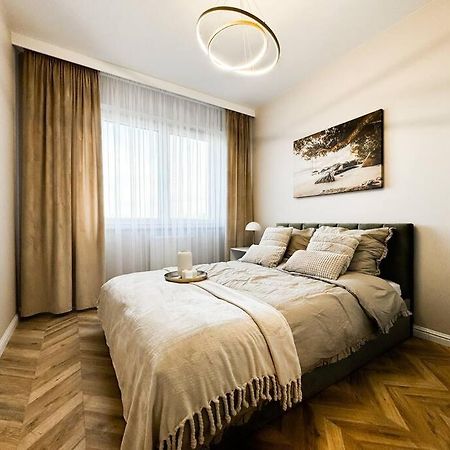 Balcony & Parking, Modern Elegant Apartment! Near Tram Wrocław Extérieur photo