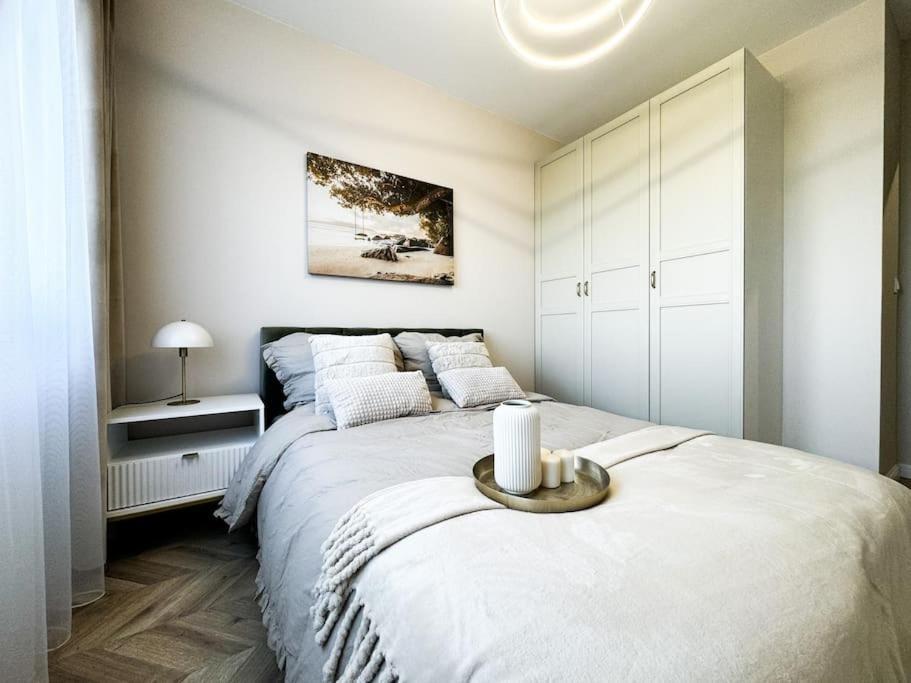 Balcony & Parking, Modern Elegant Apartment! Near Tram Wrocław Extérieur photo