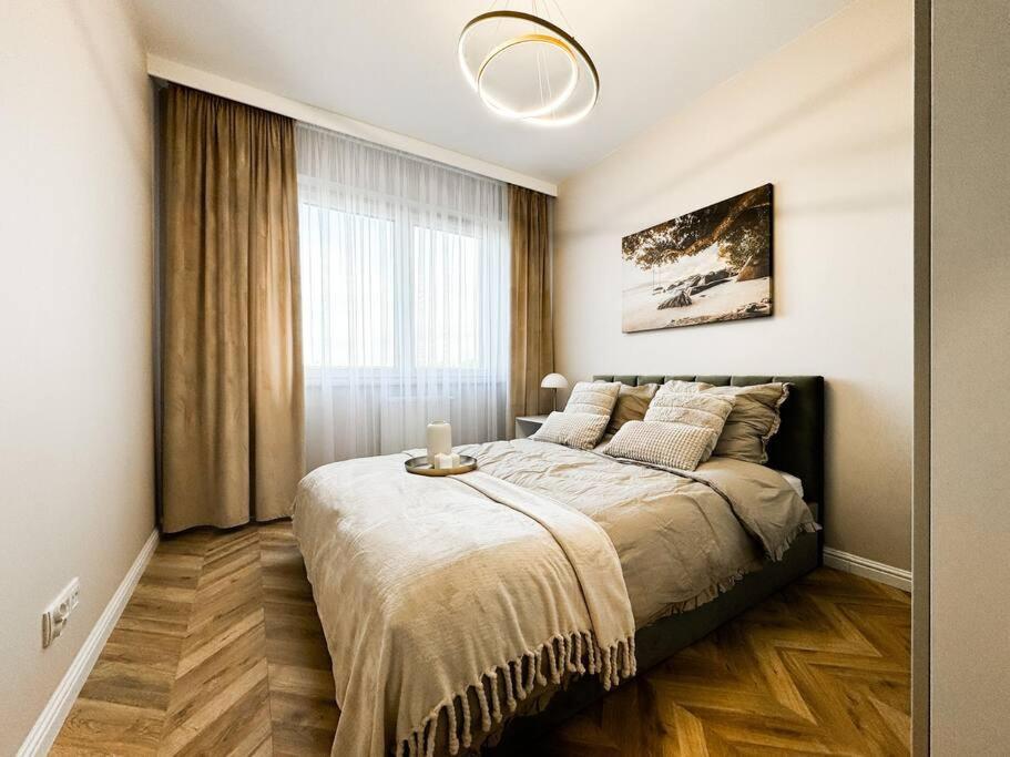 Balcony & Parking, Modern Elegant Apartment! Near Tram Wrocław Extérieur photo
